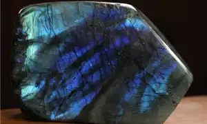 Лабрадорит: особенности и свойства лабрадорит камень свойства. Лабрадорит камень свойства.