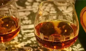 Коньячный снифтер: зачем нужен и как правильно его использовать