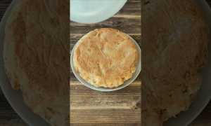 Быстрый ответ: Как правильно достать пирог из силиконовой формы без повреждений?