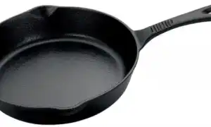 10 лучших чугунных сковород в 2024 году