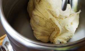 Можно ли добавлять сахар в тесто для выпечки?