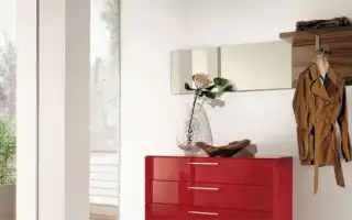 Тумба с зеркалом в интерьере прихожей