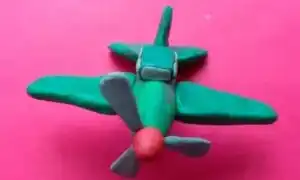 Лепка самолета из пластилина