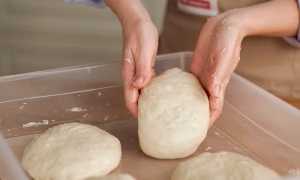 Сколько можно хранить дрожжевое тесто для пиццы в холодильнике? Полезные советы