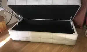 Как выбрать прикроватный пуфик в спальню. Пуфики в спальню.