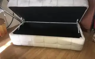 Как выбрать прикроватный пуфик в спальню. Пуфики в спальню.