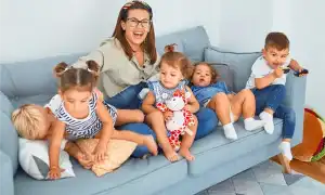 Чем очистить диван: топ эффективных средств для чистки мягкой мебели. Средство для чистки дивана из ткани.