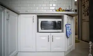 8 вариантов, куда поставить микроволновку на маленькой кухне до 6 кв. м. Куда поставить микроволновку в маленькой кухне.