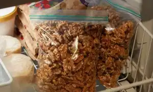 Как правильно хранить очищенные ядра грецких орехов. Как хранить очищенные грецкие орехи.