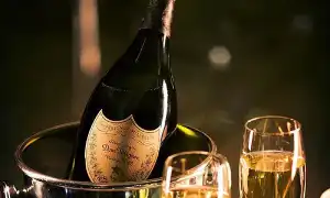 Из каких бокалов пьют шампанское: флюте, креманка и тюльпан. Бокал для шампанского.