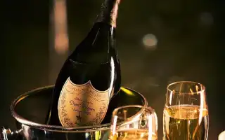 Из каких бокалов пьют шампанское: флюте, креманка и тюльпан. Бокал для шампанского.