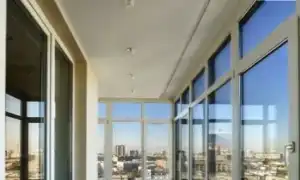 Натяжной потолок на балконе и лоджии: виды, плюсы и минусы. Натяжной потолок на балконе.