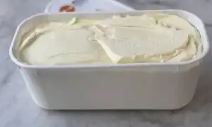 Можно ли замораживать сметану в морозилке. Можно ли замораживать сметану.