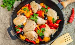 Как быстро и вкусно приготовить на сковороде куриные бедра — 6 несложных рецептов для всей семьи