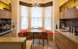 Шторы на эркерное окно: виды, дизайн, цветовая гамма, декор, формы эркера. Шторы на эркерное окно.