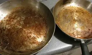 Что делать, если сковорода пригорела. Пригорает сковорода что делать.