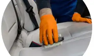 Химчистка салона автомобиля. Сухая химчистка салона автомобиля.