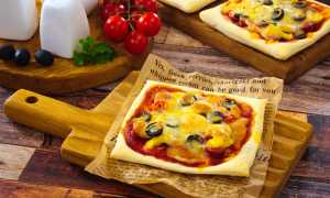 Пошаговый рецепт приготовления пиццы из слоеного теста в духовке с фото для всей семьи