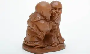 Выбираем статуэтку из дерева