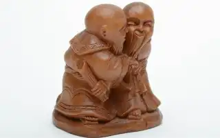 Выбираем статуэтку из дерева