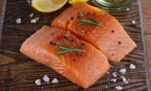 Нужно ли сливать рассол при засолке форели? Узнайте мнение экспертов