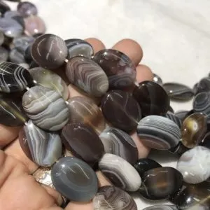 Узоры и рисунки на срезе камня похожи на фантастические пейзажи. Фото: www.demilked.com