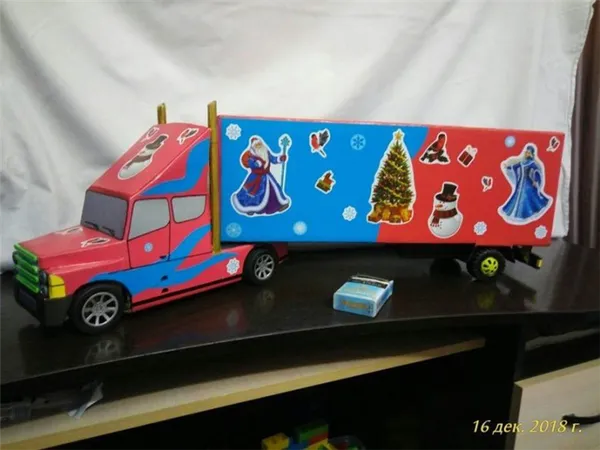 Аппликации в виде машины. Цветные машинки для детей. 52