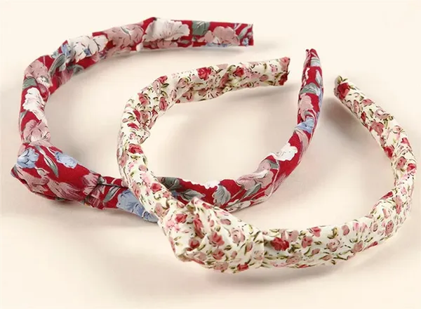 На фото изображено - Ободок для волос своими руками: варианты декора, советы рукодельницам, рис. Ободки из ткани