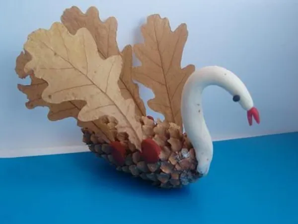 Как собрать сову из шишек. Большая сова из шишек пошагово