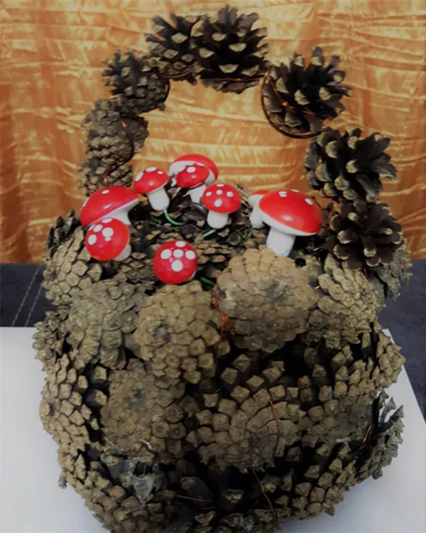 Как собрать сову из шишек. Большая сова из шишек пошагово