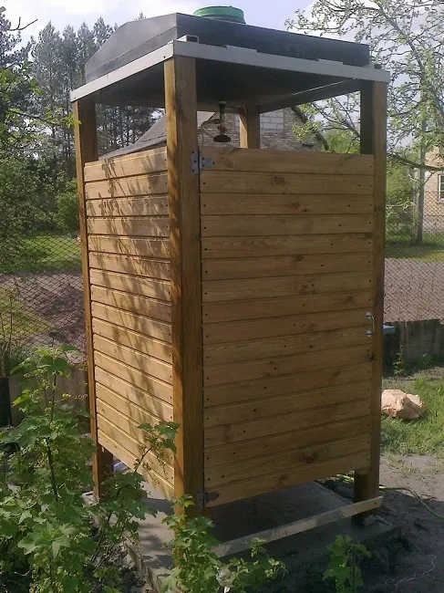 летний душ на дачу из строганной доски