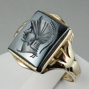 гематит инталия в золотом перстне