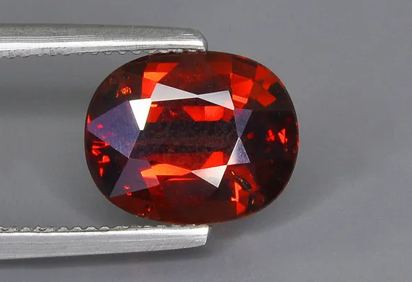 Ограненный гранат