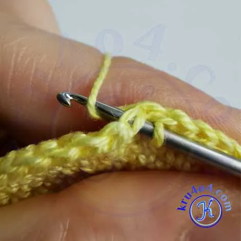 Накид под крючком в игрушках амигуруми.