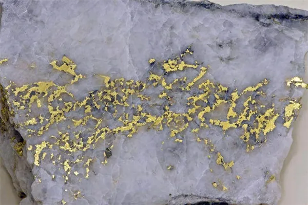 Кварцевая жила с золотом