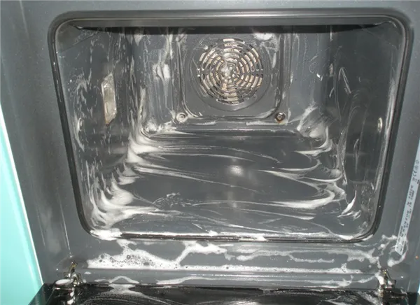 Мытье духовки средством для мытья посуды