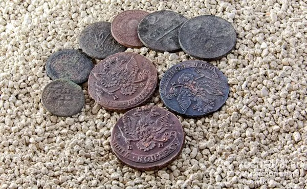 Для защиты медяков от негативного воздействия окружающей среды равномерно покройте их патиной – специальным защитным слоем