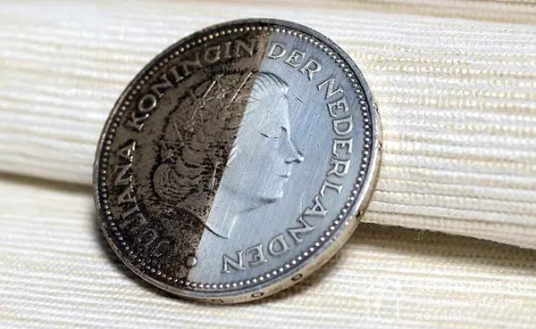 Профессиональные средства для монет отличаются высокой эффективностью и за несколько минут удаляют следы коррозии, окисления, грязи