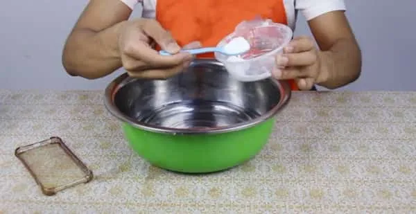 Отбеливаем желтизну с помощью питьевой содой