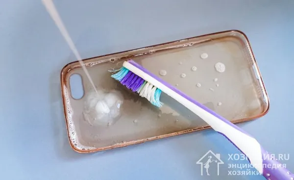 Жидкое мыло поможет избавиться от грязи на изделии и освежить его внешний вид