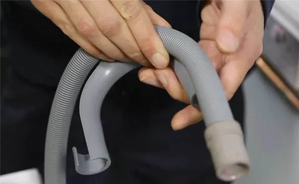 Чистка сливного шланга в стиральной машине