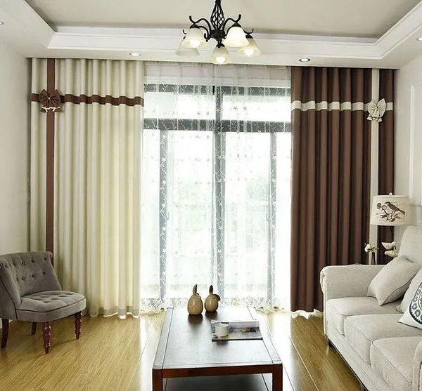 Комбинированные обои в гостиной