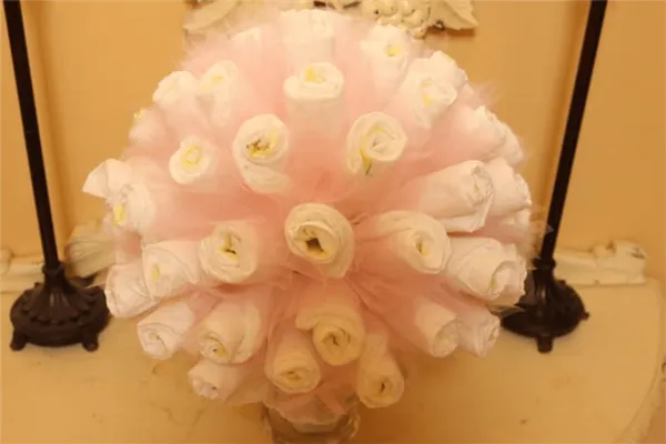 Как сделать букет из памперсов своими руками. Букет из памперсов. 10