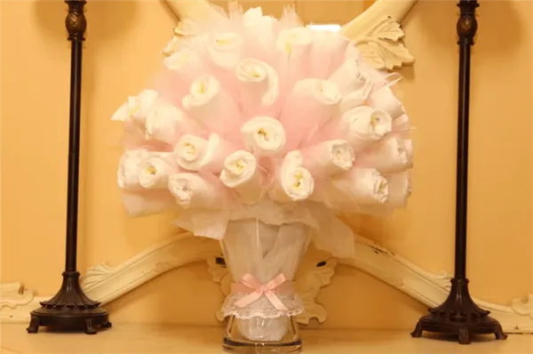 Как сделать букет из памперсов своими руками. Букет из памперсов. 5