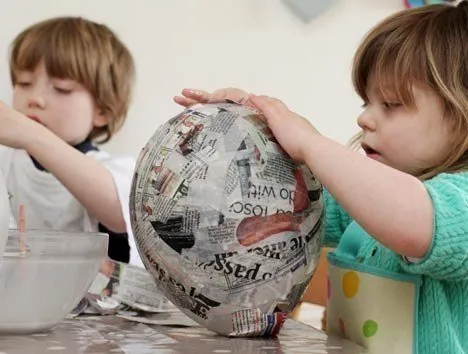 Как сделать воздушный шар в технике папье-маше. Воздушный шар с корзиной своими руками. 7