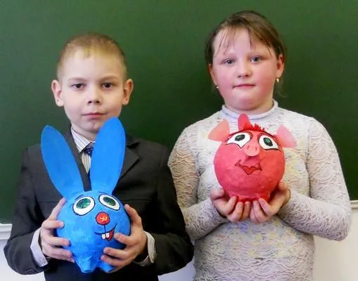 Дети со своими поделками