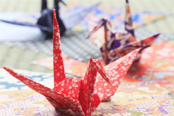 Как сделать журавлика из бумаги: 8 простых идей