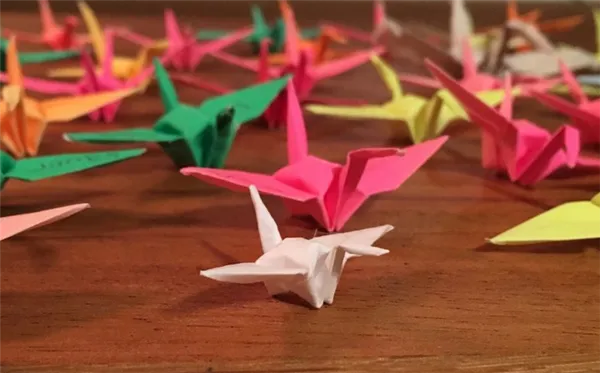 Как сделать журавлика из бумаги: 8 простых идей. Журавлик из бумаги. 35