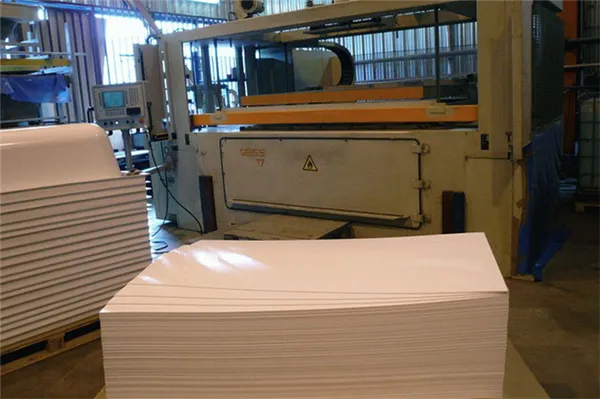 По внешнему виду композитные вкладыши практически не отличаются от литых, но у них срок эксплуатации не превышает 5-6 лет, и по стоимости они гораздо ниже