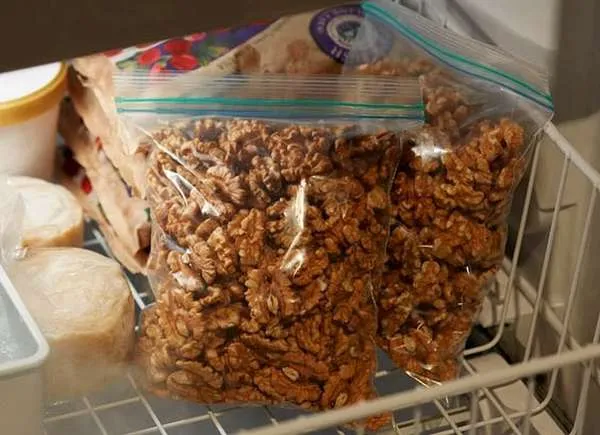 Как правильно хранить очищенные ядра грецких орехов. Как хранить очищенные грецкие орехи. 2